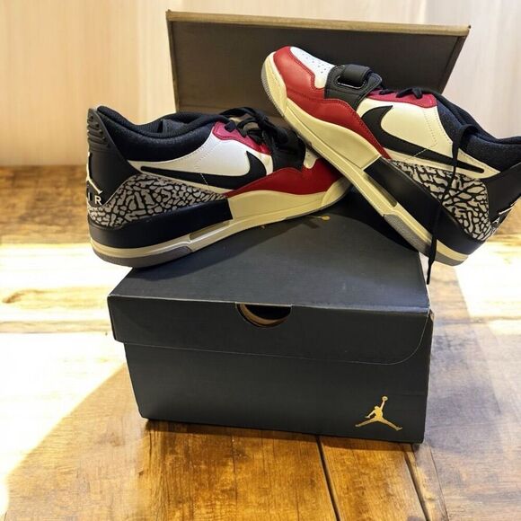 Men's Jordan Legacy 312 Low Summit White/Black-Varsity Red (CD7069 106) Size 11 - Picture 5 of 7